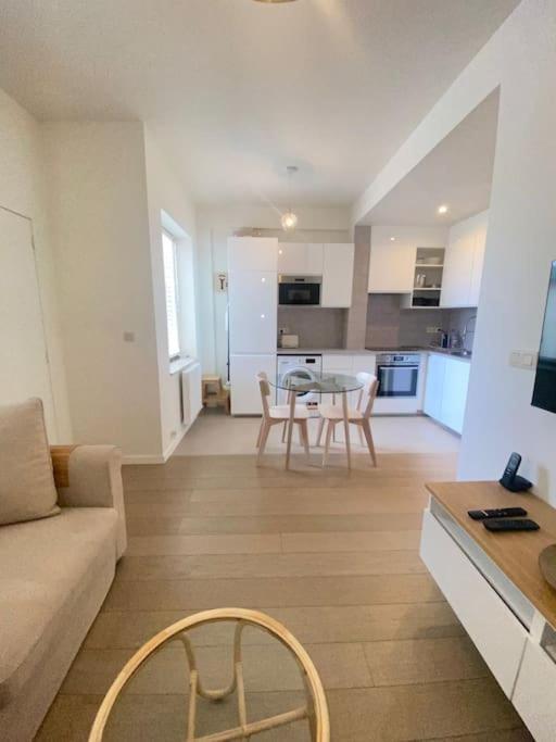 1 Chambre Avec Parking Au Coeur De Bruxelles 2D Exterior foto