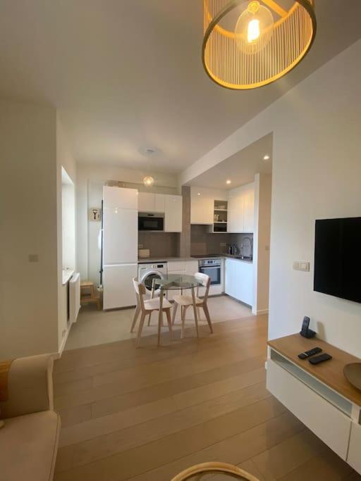 1 Chambre Avec Parking Au Coeur De Bruxelles 2D Exterior foto